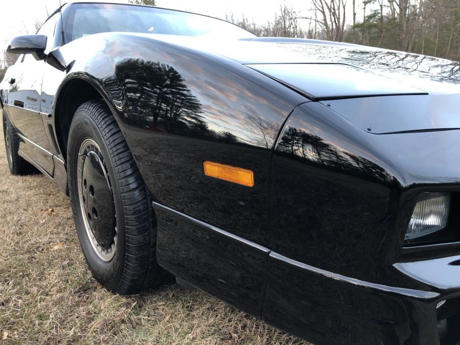 Детали экстерьера Pontiac Firebird Trans Am GTA KITT Tribute 1987 года  (фото 11 из 78)